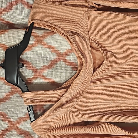 Women's Off-Shoulder Top - Picture 2 of 6